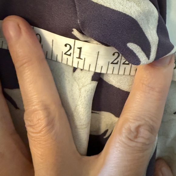 West Kei Floral V-Neck Blouse - Lavender and White - Picture 9 of 11